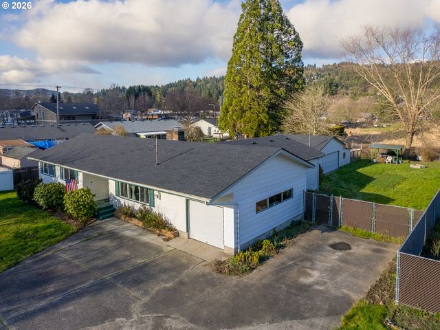 3738 PENNSYLVANIA St, Longview, WA 98632