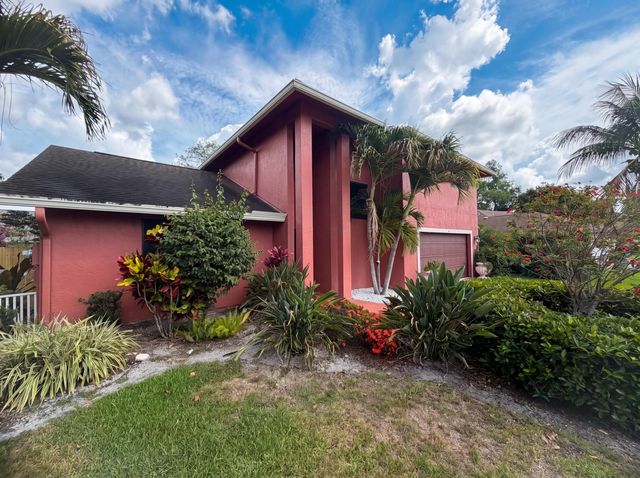 118 Waterway, Royal Palm Beach, FL 33411