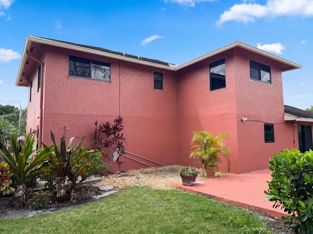 118 Waterway, Royal Palm Beach, FL 33411