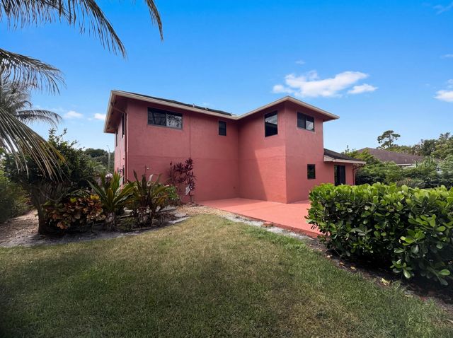 118 Waterway, Royal Palm Beach, FL 33411