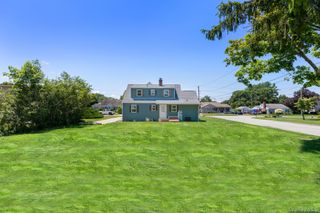 90 Sunrise Avenue, Riverhead, NY 11901