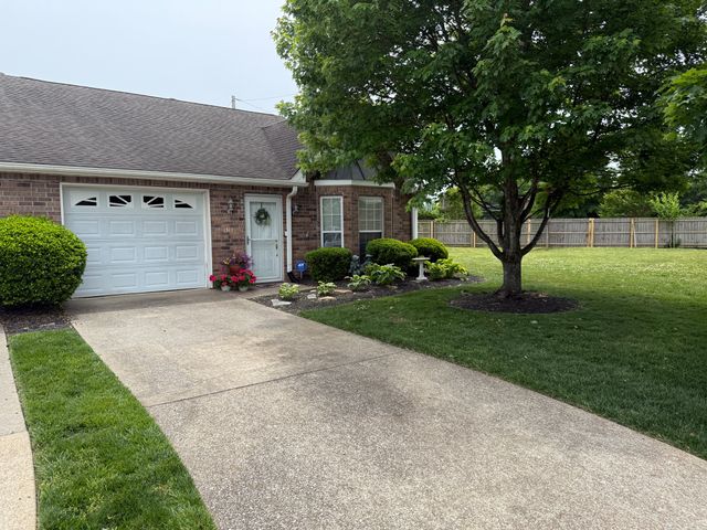 1311 Crofton Park Ct, Columbia, TN 38401
