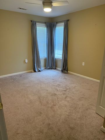 1311 Crofton Park Ct, Columbia, TN 38401
