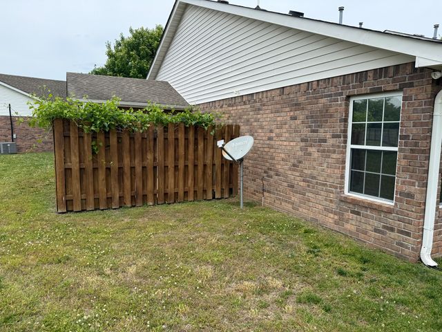 1311 Crofton Park Ct, Columbia, TN 38401