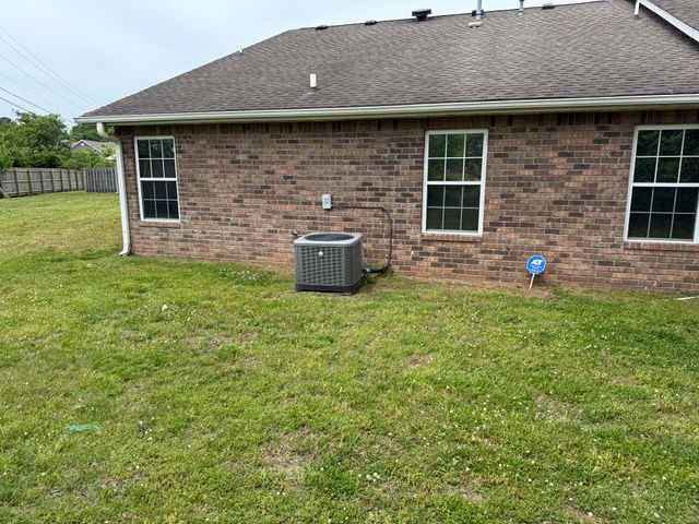 1311 Crofton Park Ct, Columbia, TN 38401
