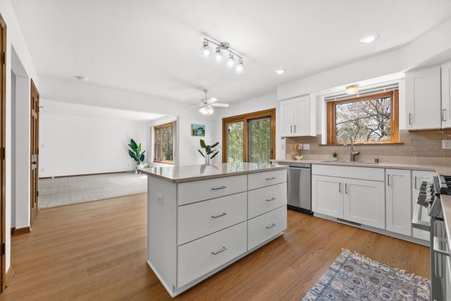 921 Park BOULEVARD, Oak Creek, WI 53154