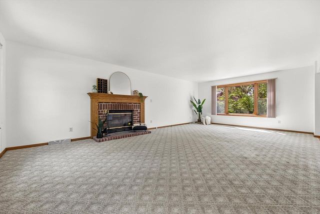 921 Park BOULEVARD, Oak Creek, WI 53154