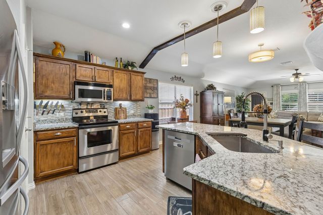 1118 Red Robin Drive, Aubrey, TX 76227