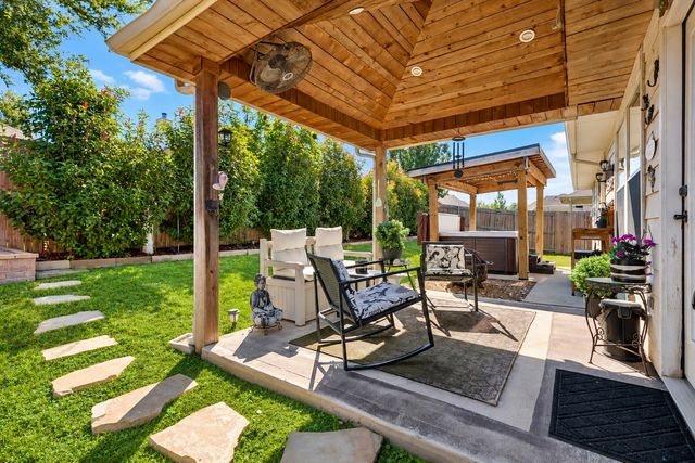 1118 Red Robin Drive, Aubrey, TX 76227
