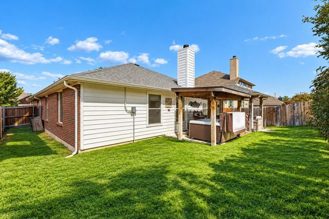 1118 Red Robin Drive, Aubrey, TX 76227