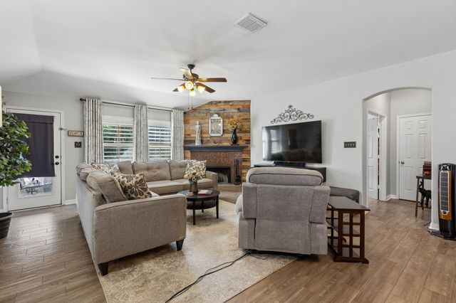1118 Red Robin Drive, Aubrey, TX 76227