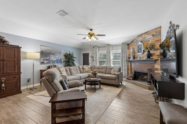 1118 Red Robin Drive, Aubrey, TX 76227