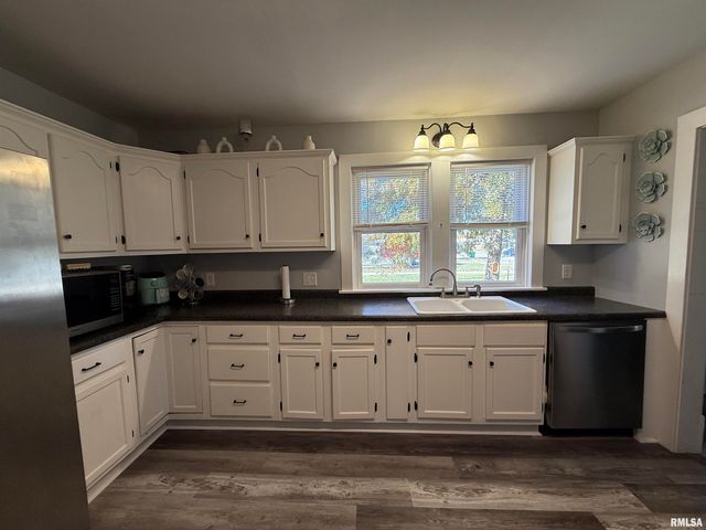 1868 GRAND Avenue, Galesburg, IL 61401