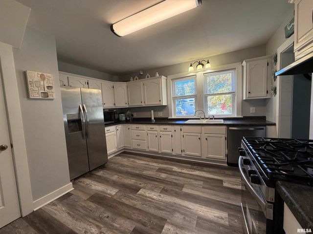 1868 GRAND Avenue, Galesburg, IL 61401