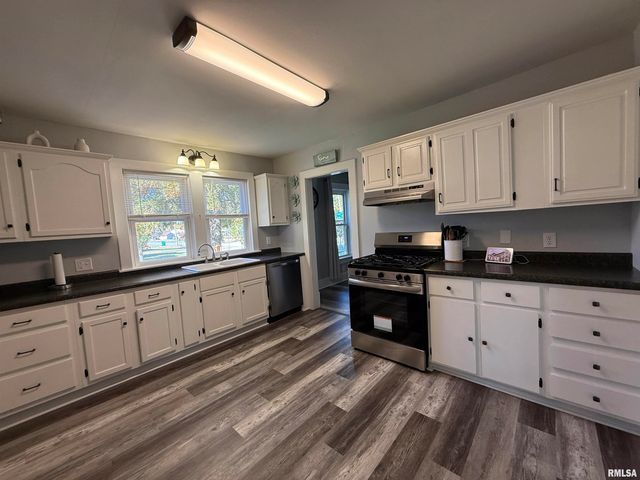 1868 GRAND Avenue, Galesburg, IL 61401