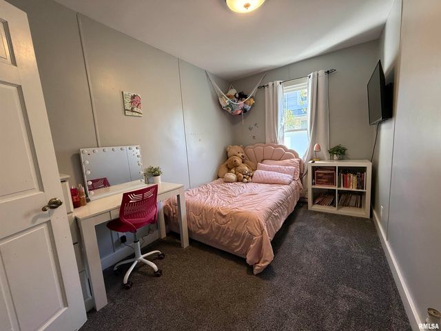 1868 GRAND Avenue, Galesburg, IL 61401