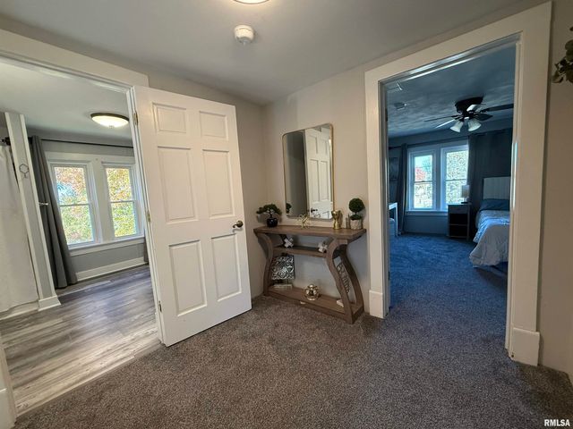 1868 GRAND Avenue, Galesburg, IL 61401