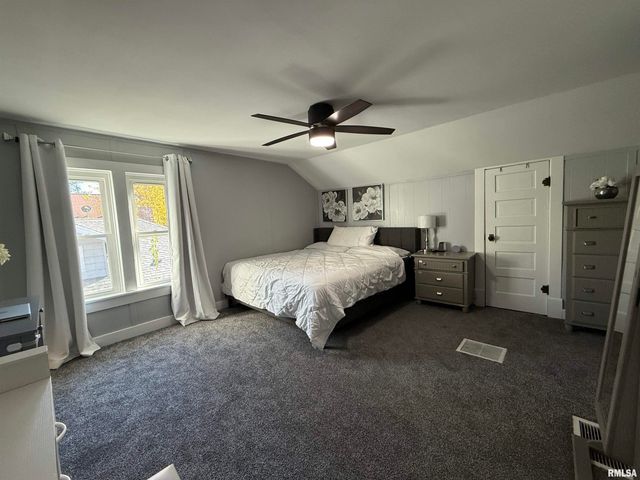 1868 GRAND Avenue, Galesburg, IL 61401