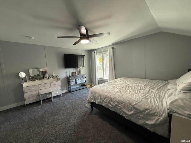 1868 GRAND Avenue, Galesburg, IL 61401