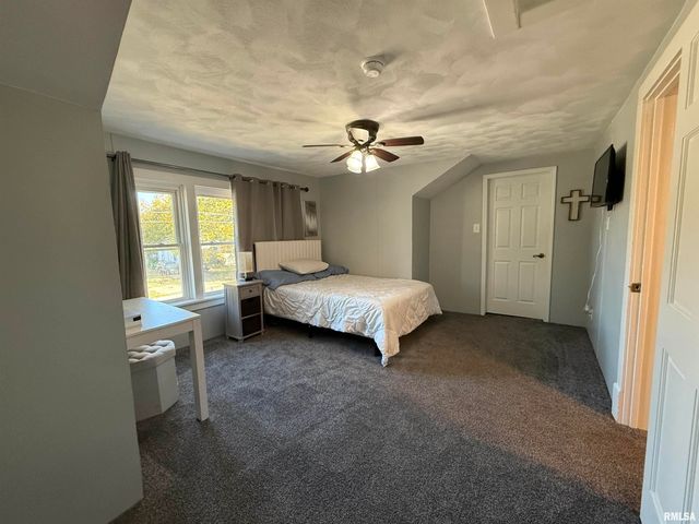 1868 GRAND Avenue, Galesburg, IL 61401