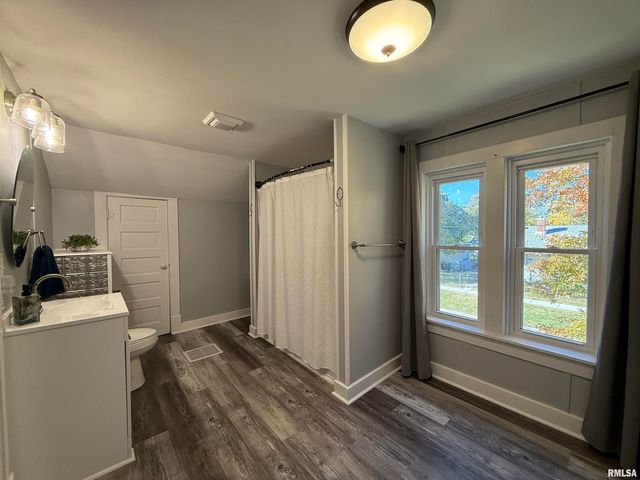 1868 GRAND Avenue, Galesburg, IL 61401