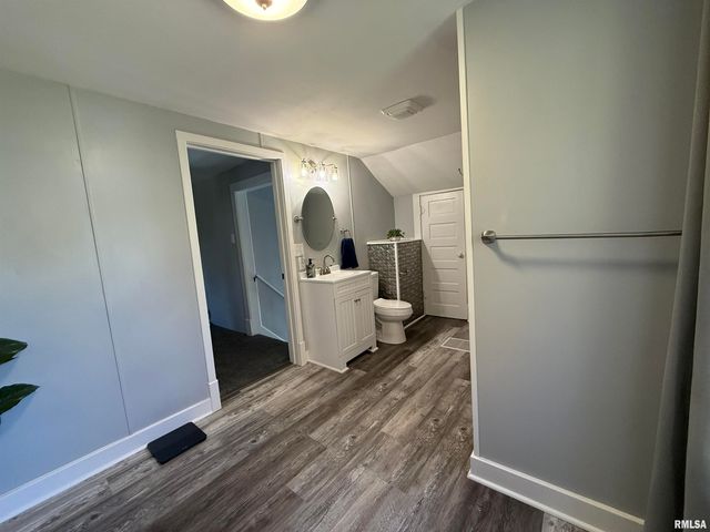 1868 GRAND Avenue, Galesburg, IL 61401