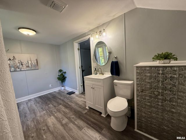 1868 GRAND Avenue, Galesburg, IL 61401