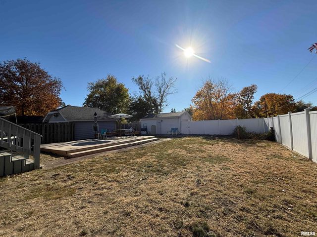 1868 GRAND Avenue, Galesburg, IL 61401