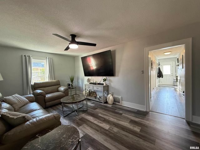 1868 GRAND Avenue, Galesburg, IL 61401