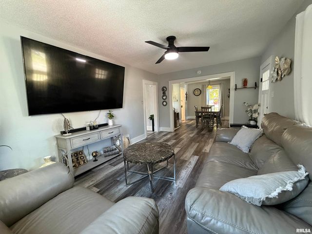 1868 GRAND Avenue, Galesburg, IL 61401