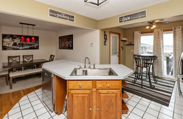 633 Greenfield Parkway, Des Moines, IA 50320