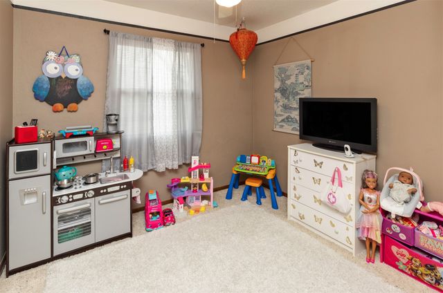 633 Greenfield Parkway, Des Moines, IA 50320