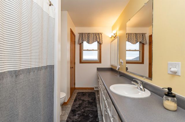 633 Greenfield Parkway, Des Moines, IA 50320