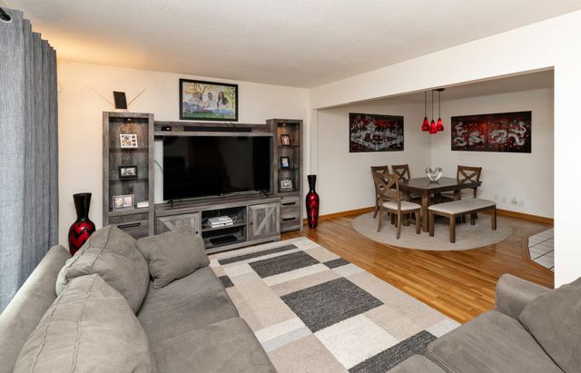 633 Greenfield Parkway, Des Moines, IA 50320