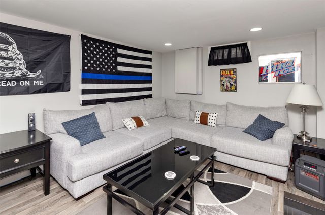 633 Greenfield Parkway, Des Moines, IA 50320