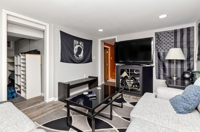 633 Greenfield Parkway, Des Moines, IA 50320