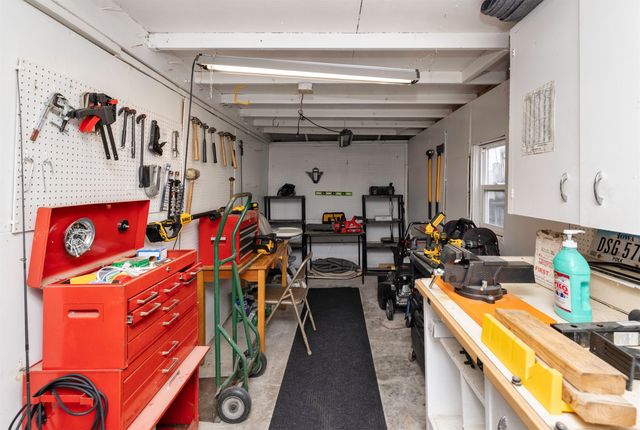 633 Greenfield Parkway, Des Moines, IA 50320