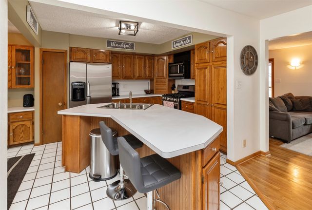 633 Greenfield Parkway, Des Moines, IA 50320