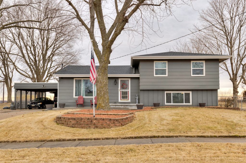 633 Greenfield Parkway, Des Moines, IA 50320