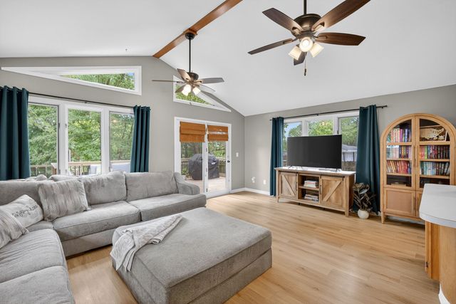 4825 Hillcrest Drive, Pleasant Hill, IA 50327