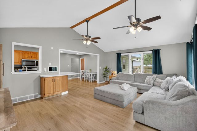 4825 Hillcrest Drive, Pleasant Hill, IA 50327