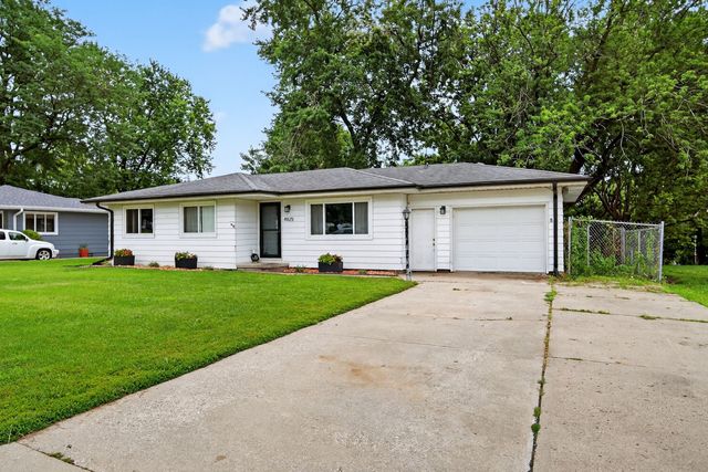 4825 Hillcrest Drive, Pleasant Hill, IA 50327