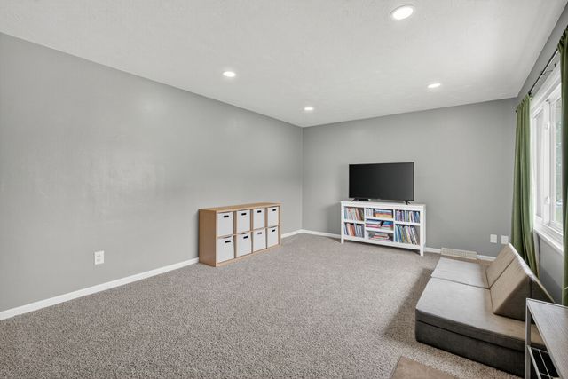 4825 Hillcrest Drive, Pleasant Hill, IA 50327