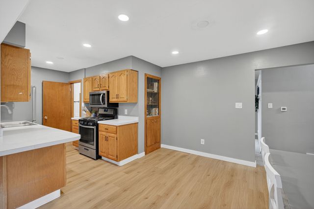 4825 Hillcrest Drive, Pleasant Hill, IA 50327