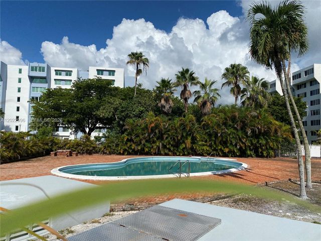 9001 SW 77th Ave C609, Miami, FL 33156