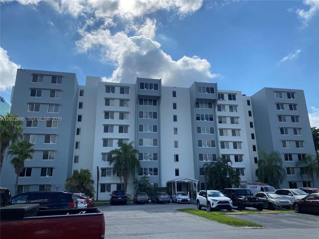 9001 SW 77th Ave C609, Miami, FL 33156