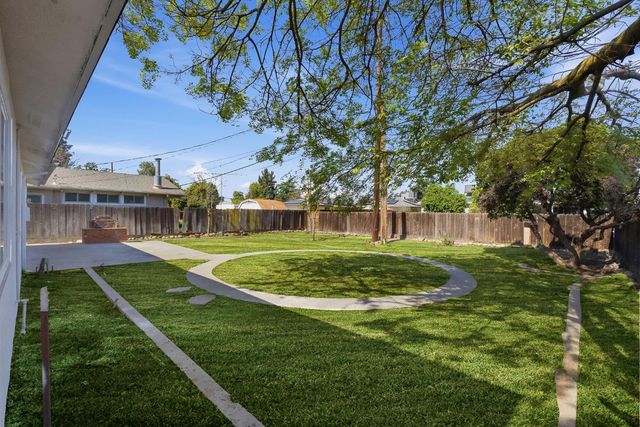 3915 E Holland Avenue, Fresno, CA 93726