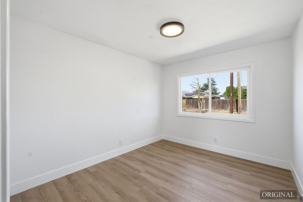 Image 12 of property listing at 3915 E Holland Avenue, Fresno, CA 93726