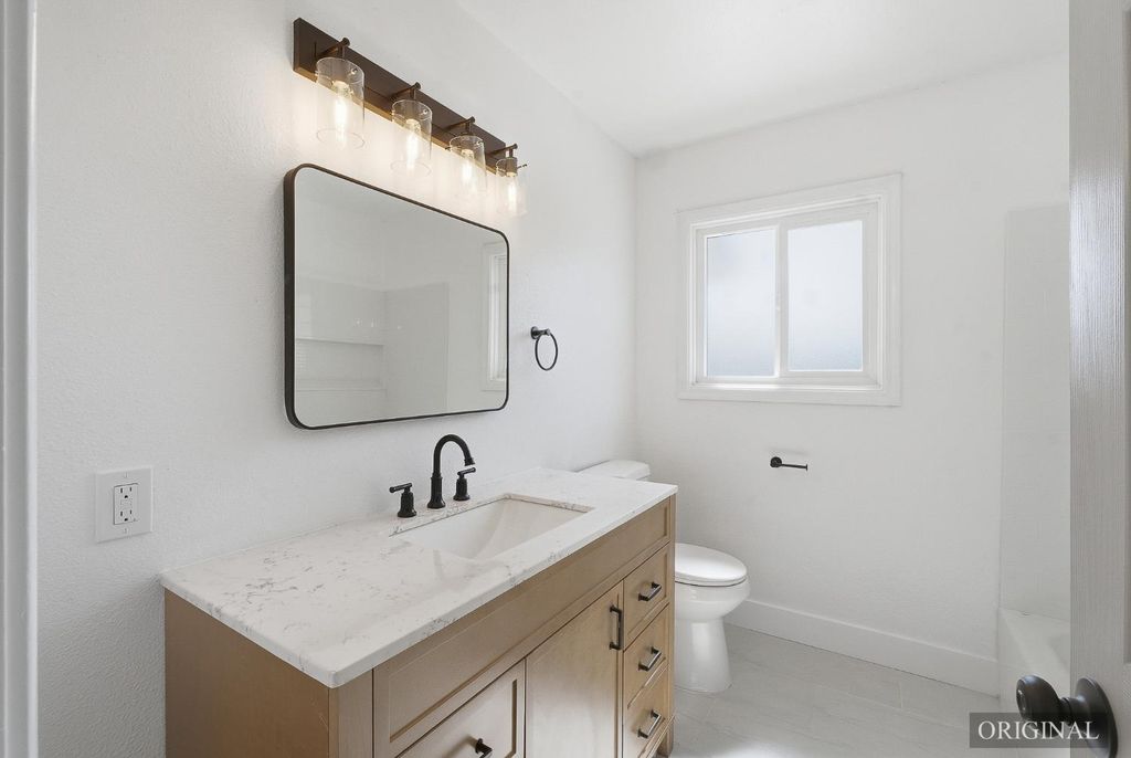 Image 14 of property listing at 3915 E Holland Avenue, Fresno, CA 93726