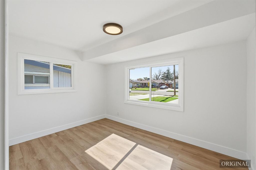 Image 16 of property listing at 3915 E Holland Avenue, Fresno, CA 93726